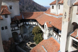 Der Innenhof – Bram Stokers „Dracula“ diente beim Umbau des Schlosses als Vorlage (Foto: Barbara Opitz)