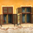 Manchmal breiten sie einladend ihre Läden aus, (Foto: Undine Zimmer) Manchmal breiten sie einladend ihre Läden aus, (Foto: Undine Zimmer)