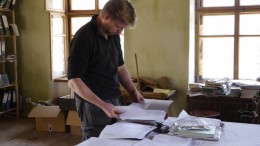 Auch das ist die Aufgabe eines modernen Burghüters: Papierkram erledigen. Bei EU-Projekten fällt besonders viel davon an. (Foto: Nancy Waldmann)