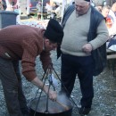 Deftiges wird auf dem Markt gekocht. (Foto: Stefan Junger)  