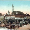 Ein Blick über den Marktplatz vom Mediasch: Der Gruß geht zurück zu den Anfängen des 20. Jahrhunderts. (Material: HG Mediasch/Hansotto Drotloff) Ein Blick über den Marktplatz vom Mediasch: Der Gruß geht zurück zu den Anfängen des 20. Jahrhunderts. (Material: HG Mediasch/Hansotto Drotloff)