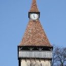 Ob zwölf Uhr mittags oder abends, 18 Uhr – die Uhr auf der Kirchenburg tickt nicht mehr. (Foto: Stefan Junger)